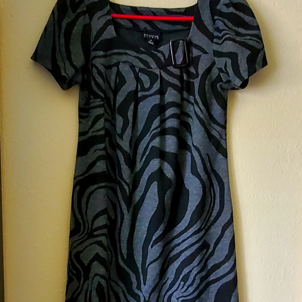 En Focus studio blk and gray dress